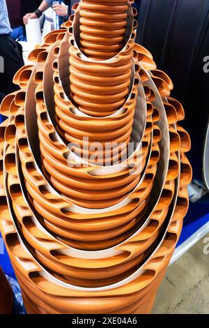 Flexible Kunststoffrohre zum Verlegen und Schützen von elektrischen Kabeln Stockfoto