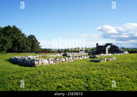 Klosterstätte Nendrum. Ruinen der pränormannischen Klosteranlage auf Mahee Island in Strangford Lough, County Down, Nordirland Stockfoto