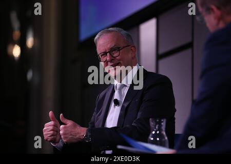 Australiens Wirtschaftsaussichten Premierminister Anthony Albanese im Gespräch mit Andrew Clennell während des australischen Wirtschaftsausblicks am Mittwoch, den 1. Mai 2019, im Crown Sydney in Sydney. Das von Sky News und The Australian präsentierte zweite jährliche Wirtschaftsessen von AustraliaÕs Economic Outlook wird von Premierminister Anthony Albanese und dem stellvertretenden Gouverneur der australischen Reserve Bank Andrew Hauser hören. AAP-Bild/Pool, Britta Campion OHNE ARCHIVIERUNG SYDNEY Crown Casino, Ballsaal, 1 Barangaroo Ave. NEW SOUTH WALES AUSTRALIEN *** AustraliaÕs Economic Outlook Premierminister Anthony Stockfoto