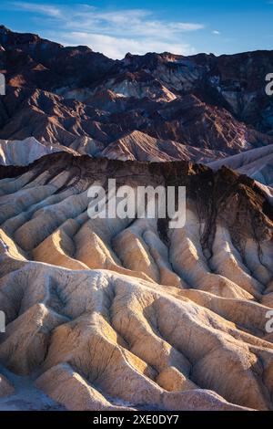 Zabriskie Point ist ein Teil der Amargosa Range östlich des Death Valley im Death Valley National Park. Stockfoto