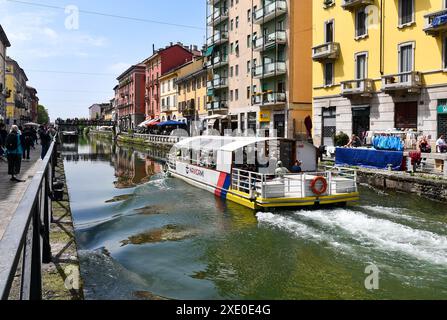 Bootstour auf der Naviglio Grande Wasserstraße mit der sogenannten „Ponte Enrico Molteni“, Mailand, Lombardei, Italien Stockfoto