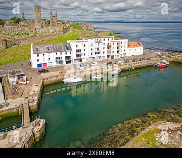 St Andrews Hafen Fife Scotland und East Tower der St Andrews Cathedral und St Rule's Tower im Frühsommer Stockfoto