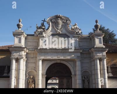 La Certosa ehemaliges Kloster und Eintrittsportal für Irrenanstalten in Collegno Stockfoto