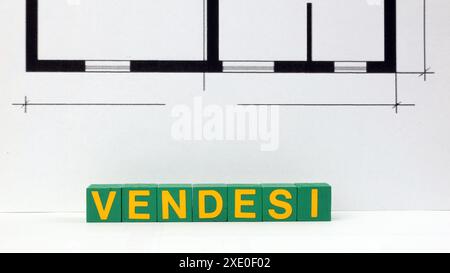 Ein Schild ZUM VERKAUF für eine Immobilienidee mit Kopierraum. Stockfoto