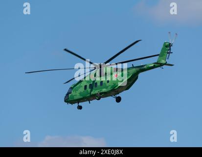 SCHUKOWSKI, RUSSLAND - 1. SEPTEMBER 2019: Demonstration des Hubschraubers Mi-38 der russischen Luftwaffe bei MAKS-2019, Russland Stockfoto