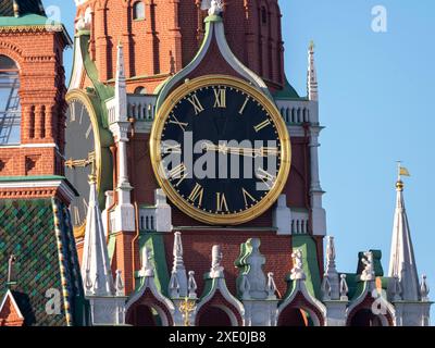 Die Moskauer Hauptuhr des Kremls heißt Kuranti auf dem Roten Platz des Spasskaya-Turms Stockfoto