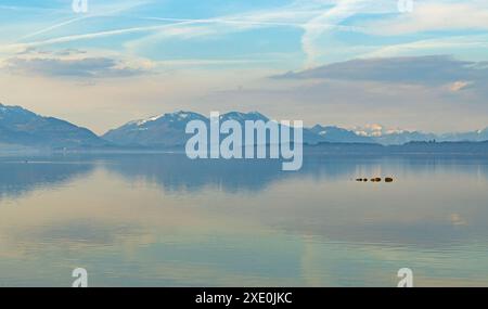 Blick auf den Chiemsee in Seebruck Stockfoto