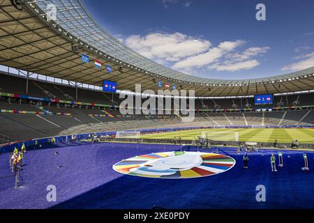 Berlin, Deutschland. Deutschland. Juni 2024. Berlin, Deutschland. Olympiastadion, 25.06.2024, Fußball-Europameisterschaft Euro2024, Gruppenspiel Nr. 31 zwischen den Niederlanden und Österreich. Überblick über das Stadion. Beschreibung: Pro Shots/Alamy Live News Stockfoto