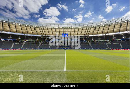 Berlin, Deutschland. Deutschland. Juni 2024. Berlin, Deutschland. Olympiastadion, 25.06.2024, Fußball-Europameisterschaft Euro2024, Gruppenspiel Nr. 31 zwischen den Niederlanden und Österreich. Überblick über das Stadion. Beschreibung: Pro Shots/Alamy Live News Stockfoto