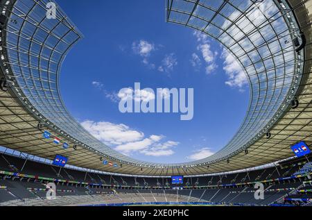 Berlin, Deutschland. Deutschland. Juni 2024. Berlin, Deutschland. Olympiastadion, 25.06.2024, Fußball-Europameisterschaft Euro2024, Gruppenspiel Nr. 31 zwischen den Niederlanden und Österreich. Überblick über das Stadion. Beschreibung: Pro Shots/Alamy Live News Stockfoto