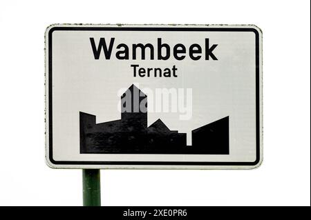 Wambeek, Ternat, Belgien, 22. Juni 2024 - Straßenschild des Dorfes Wambeek Stockfoto