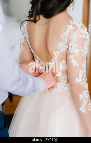 Perfektes Hochzeitskleid am Hochzeitstag Stockfoto