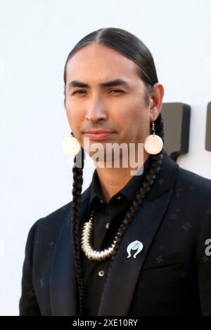 Juni 2024, Westwood, CA, USA: LOS ANGELES - 24. JUN: Tatanka Means at the HORIZON CH. 1 Premiere im Village Theater am 24. Juni 2024 in Westwood, CA (Credit Image: © Kay Blake/ZUMA Press Wire) NUR REDAKTIONELLE VERWENDUNG! Nicht für kommerzielle ZWECKE! Stockfoto