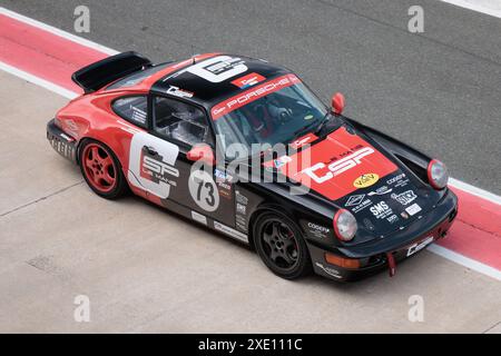 Los Arcos, Spanien-25. Mai 2024: 1990 Porsche 964 (911) auf Circuito de Navarra Stockfoto