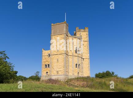 Äußere von Orford Castle an einem sonnigen Tag. Orford, Suffolk. UK Stockfoto