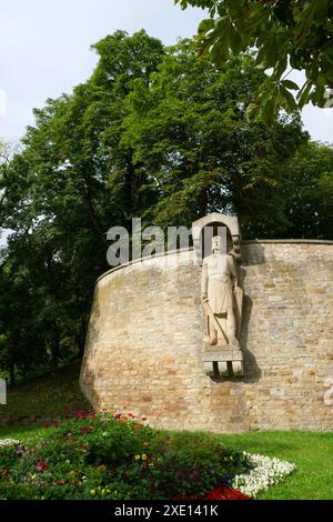 Skulptur von König Heinrich I. in Merseburg Stockfoto