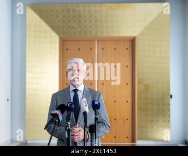 Praha, Tschechische Republik. Juni 2024. Der tschechische Präsident Petr Pavel spricht auf der Pressekonferenz nach seinem Treffen mit Premierminister Petr Fiala und Oppositionsvorsitzendem Andrej Babis in Prag, Tschechische Republik, am 25. Juni 2024. Quelle: Michaela Rihova/CTK Photo/Alamy Live News Stockfoto