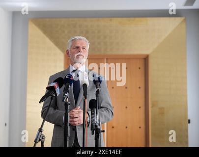 Praha, Tschechische Republik. Juni 2024. Der tschechische Präsident Petr Pavel spricht auf der Pressekonferenz nach seinem Treffen mit Premierminister Petr Fiala und Oppositionsvorsitzendem Andrej Babis in Prag, Tschechische Republik, am 25. Juni 2024. Quelle: Michaela Rihova/CTK Photo/Alamy Live News Stockfoto