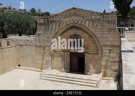 Kreuzfahrerkirche aus dem 12. Jahrhundert oder Kirche der Himmelfahrt am Fuße des Ölbergs im Kidron-Tal in der Nähe des Gartens Gethsemane Stockfoto