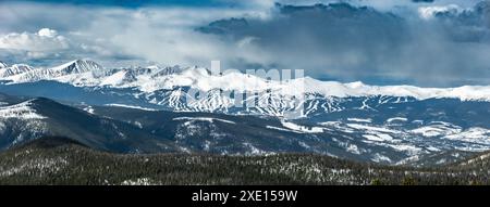 Wunderschöner Sonnenuntergang über breckenridge colorado Skigebiet Stadt Stockfoto