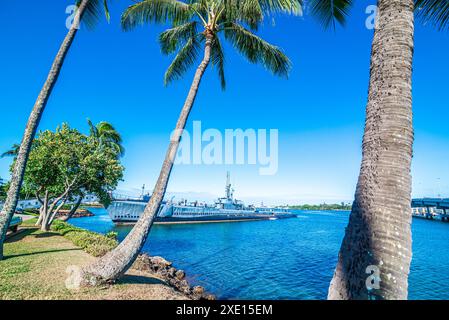 USA, HAWAII – 23. Juni 2022: U-Boot USS Bowfin und Admiral Clarey Bridge, auch bekannt als Ford Island Bridge in Pearl Harbo Stockfoto