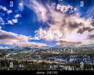 Wunderschöner Sonnenuntergang über breckenridge colorado Skigebiet Stadt Stockfoto