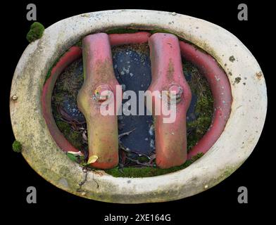 Dampfventile an einem Retro-Dampfzug isoliert schwarz Stockfoto