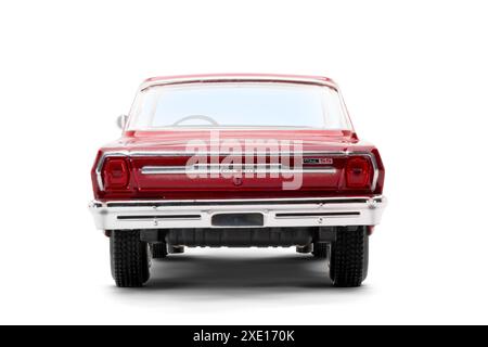 Izmir, Türkei - 4. Juni 2024: Rückansicht eines Spielzeugautos Chevrolet Nova SS 1970 auf weißem Hintergrund. Stockfoto