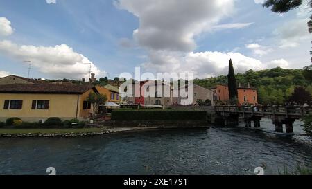 Dorf Borghetto in Valeggio sul Mincio in Italien. Eines der berühmten italienischen Dörfer Stockfoto