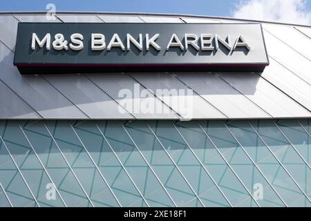 Liverpool, vereinigtes Königreich Januar, 16. Januar 2024 das Sponsoring-Zeichen der M&S Bank Arena auf der Liverpool Arena auf dem historischen UNESCO-Weltkulturerbe Wasserfr Stockfoto