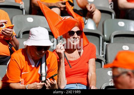 Berlin, Deutschland. Deutschland. Juni 2024. Berlin, Deutschland. Olympia-Stadion, 25.06.2024, Fußball-Europameisterschaft Euro2024, Gruppenspiel Nr. 31 zwischen den Niederlanden und Österreich, Fans der Niederlande Credit: Pro Shots/Alamy Live News Stockfoto