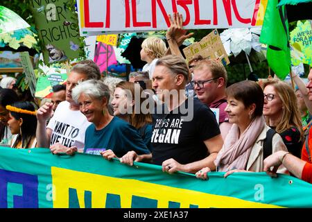 Chris Packham, Emma Thompson, Caroline Lucas und andere Leader The Restore Nature Now march, London, UK, 22. Juni 2024. Stockfoto