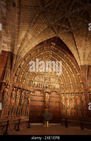 Polychrome gotische Fassade Kirche Santa Maria de Los Reyes, Laguardia, Rioja Alavesa, Alava, Baskenland, Spanien Stockfoto