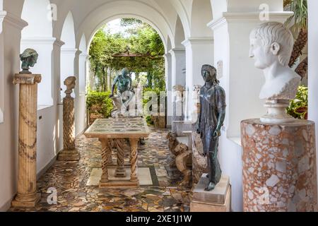 Geographie / Reise, Italien, Kampanien, Statuen im Garten der Villa San Michele auf Capri, ADDITIONAL-RIGHTS-CLEARANCE-INFO-NOT-AVAILABLE Stockfoto