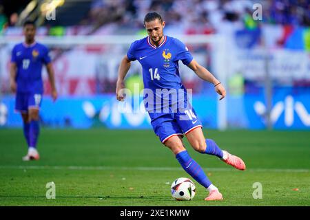 Dortmund, Deutschland. Juni 2024. Adrien Rabiot (Frankreich) spielte während des UEFA Euro 2024-Spiels zwischen Frankreich und Polen, Gruppe D, Datum 3, am 25. Juni 2024 im BVB-Stadion in Dortmund. (Foto: Sergio Ruiz/PRESSINPHOTO) Credit: PRESSINPHOTO SPORTS AGENCY/Alamy Live News Stockfoto