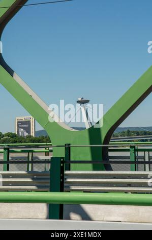 Die Alte Brücke über die Donau mit der Neuen Brücke im Hintergrund. Bratislava. Slowakei. Stockfoto