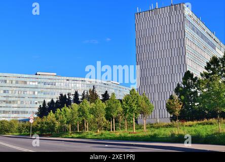 Moskau, Russland - Juli 30. 2023. Blick auf das südliche Industriegebiet in Zelenograd von der Ozernaya-Allee Stockfoto