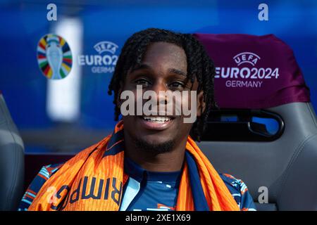 Berlin, Deutschland. Dienstag, 25. Juni 2024. Jeremie Frimpong (Niederlande, #12), GER, Niederlande (NED) vs. Österreich (AUT), Fussball Europameisterschaft, UEFA EURO 2024, Gruppe D, 3. Spieltag, 25.06.2024 Foto: Eibner-Pressefoto/Michael Memmler/Alamy Live News Stockfoto