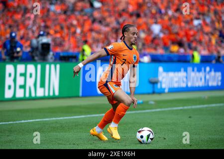 Berlin, Deutschland. Dienstag, 25. Juni 2024. Xavi Simons (Niederlande, #07) am Ball, GER, Niederlande (NED) vs. Österreich (AUT), Fussball Europameisterschaft, UEFA EURO 2024, Gruppe D, 3. Spieltag, 25.06.2024 Foto: Eibner-Pressefoto/Michael Memmler/Alamy Live News Stockfoto