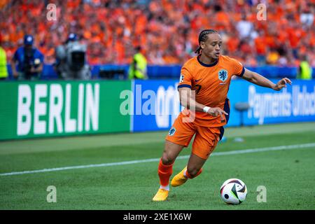 Berlin, Deutschland. Dienstag, 25. Juni 2024. Xavi Simons (Niederlande, #07) am Ball, GER, Niederlande (NED) vs. Österreich (AUT), Fussball Europameisterschaft, UEFA EURO 2024, Gruppe D, 3. Spieltag, 25.06.2024 Foto: Eibner-Pressefoto/Michael Memmler/Alamy Live News Stockfoto