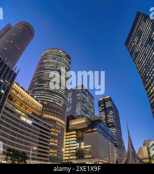 Nagoya Aichi Japan, nächtliche Skyline der Stadt am Bahnhof Nagoya und Business Center Stockfoto