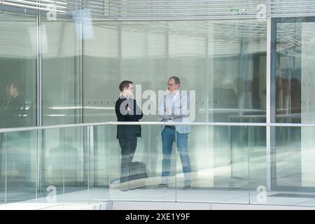 Fraktionssitzung SPD-Bundestagsfraktion Fraktionssitzung SPD-Bundestagsfraktion, Michael Müller, SPD, MDB, Kevin Kühnert, MDB, SPD, Generalsekretär der SPD Berlin DE *** SPD-Fraktionssitzung SPD-Fraktionssitzung SPD-Fraktion, Michael Müller, SPD, MDB, Kevin Kühnert, MDB, SPD, Generalsekretär der SPD Berlin GER Stockfoto
