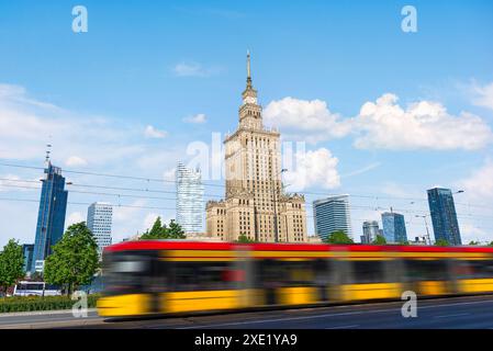 Straßenbahn in der Innenstadt Stockfoto