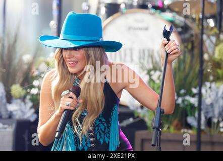 New York, Usa. Juni 2024. Lainey Wilson tritt am Dienstag, den 25. Juni 2024, auf der NBC Today Show im Rockefeller Center in New York City auf. Foto: John Angelillo/UPI Credit: UPI/Alamy Live News Stockfoto