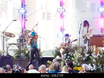 New York, Usa. Juni 2024. Lainey Wilson tritt am Dienstag, den 25. Juni 2024, auf der NBC Today Show im Rockefeller Center in New York City auf. Foto: John Angelillo/UPI Credit: UPI/Alamy Live News Stockfoto