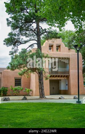 ALBUQUERQUE, NM, USA - 15. MAI 2024: Alumni Memorial Chapel an der University of New Mexico. Stockfoto