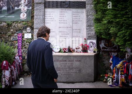 Torino, Italien. Juni 2024. Paolo Vanoli neuer Cheftrainer des FC Turin besucht Superga in Turin, wo am 4. Mai 1949 das Flugzeug mit der gesamten Torino-Fußballmannschaft (im Volksmund als Grande Torino bekannt) am Dienstag, 25. Juni 2024, in die Stützmauer hinter der Basilika von Superga stürzte. Sport - Fußball . (Foto: Marco Alpozzi/Lapresse) Credit: LaPresse/Alamy Live News Stockfoto