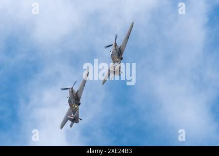 Hawker Hurricane Kampfflugzeuge aus dem Zweiten Weltkrieg fliegen auf der Sywell Airshow 2024 in Northamptonshire Stockfoto