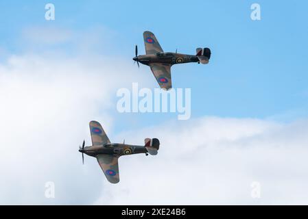 Hawker Hurricane Kampfflugzeuge aus dem Zweiten Weltkrieg fliegen auf der Sywell Airshow 2024 in Northamptonshire Stockfoto