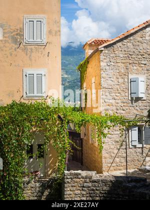 Altstadt in Budva an einem schönen Sommertag, Montenegro. Stockfoto